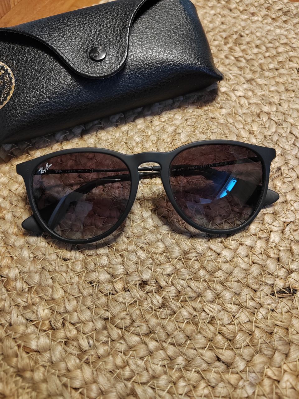 Ray-Ban aurinkolasit