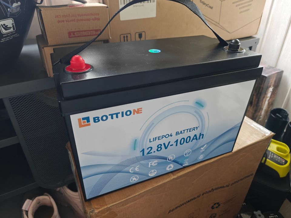 uusi Bottione LiFePo4 100Ah 12V akku