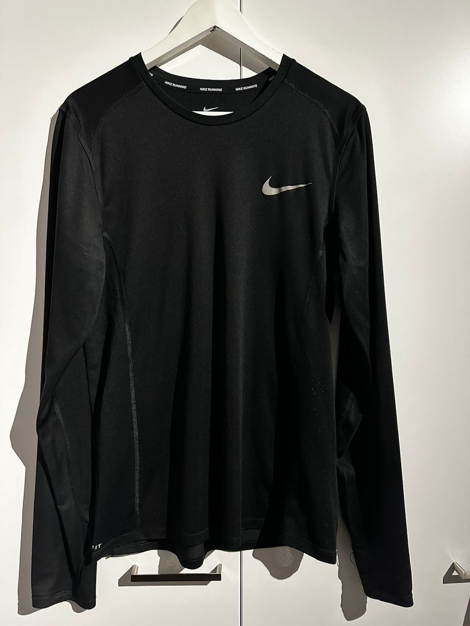 Nike Dri-FIT, miesten pitkähihainen paita M