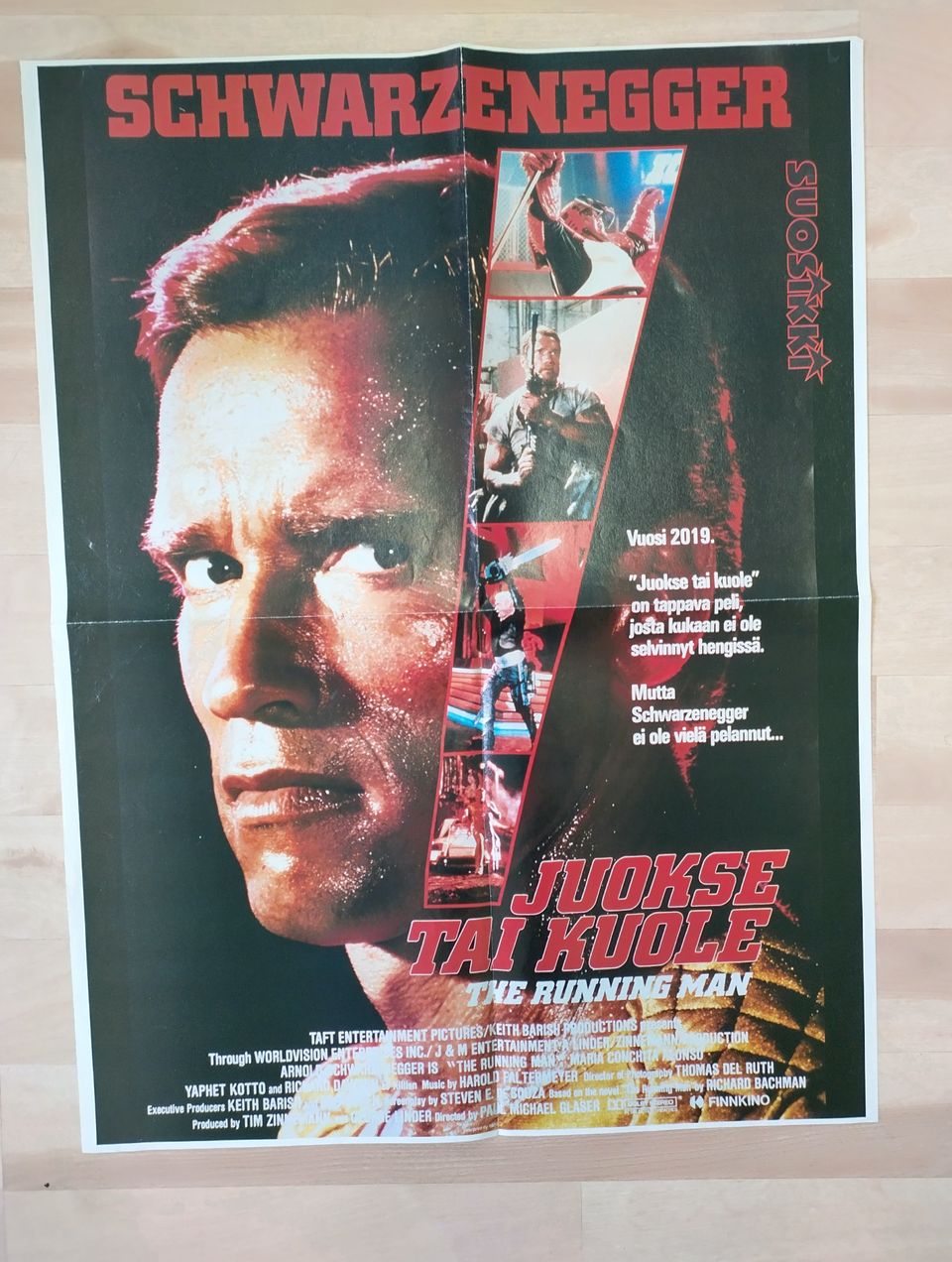 Schwarzenegger Juokse tai kuole- juliste