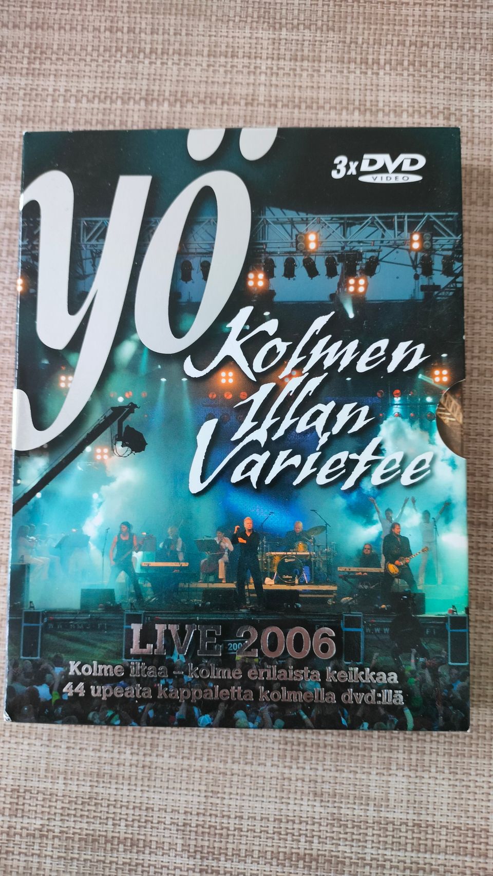 Yö Kolmen illan varietee DVD.