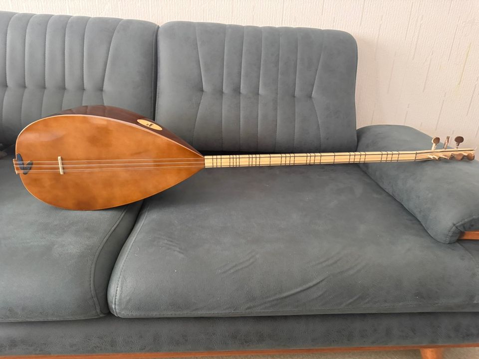 Uzun sap baglama saz