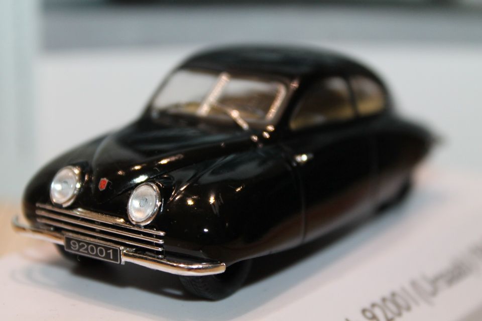 Saab 92001 UrSaab 1947 pienoismalli 1:43 maailman eka Saab auto paketissa