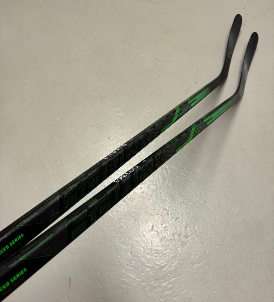 2kpl Bauer Supreme TotalONE custom maila, flex 95, ”Bonsaksen”