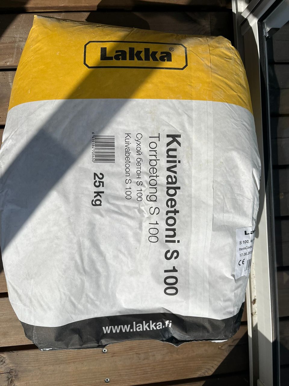 Lakka kuivabetoni S 100, kaksi 25kg säkkiä