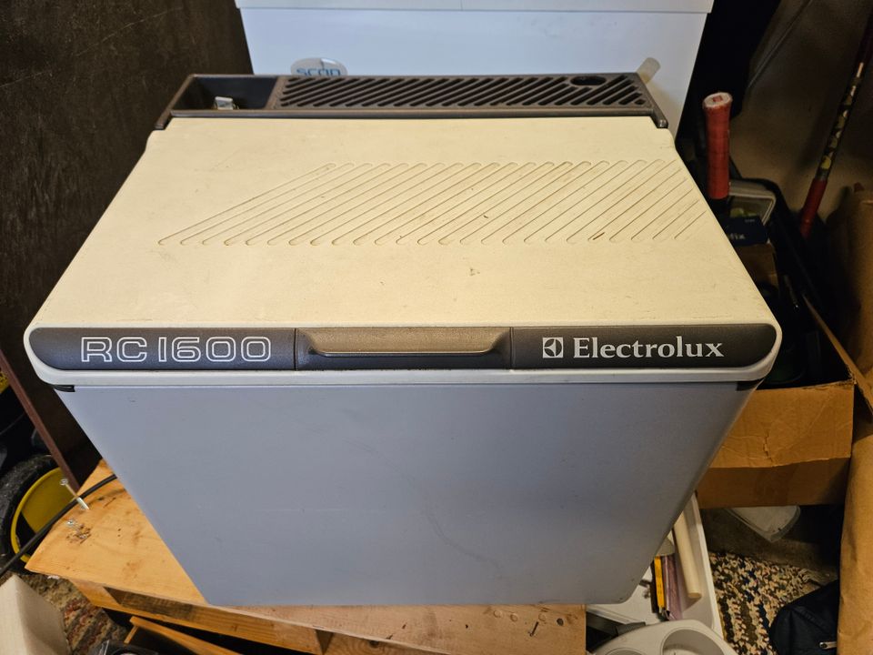 Matkajääkaappi Electrolux RC1600