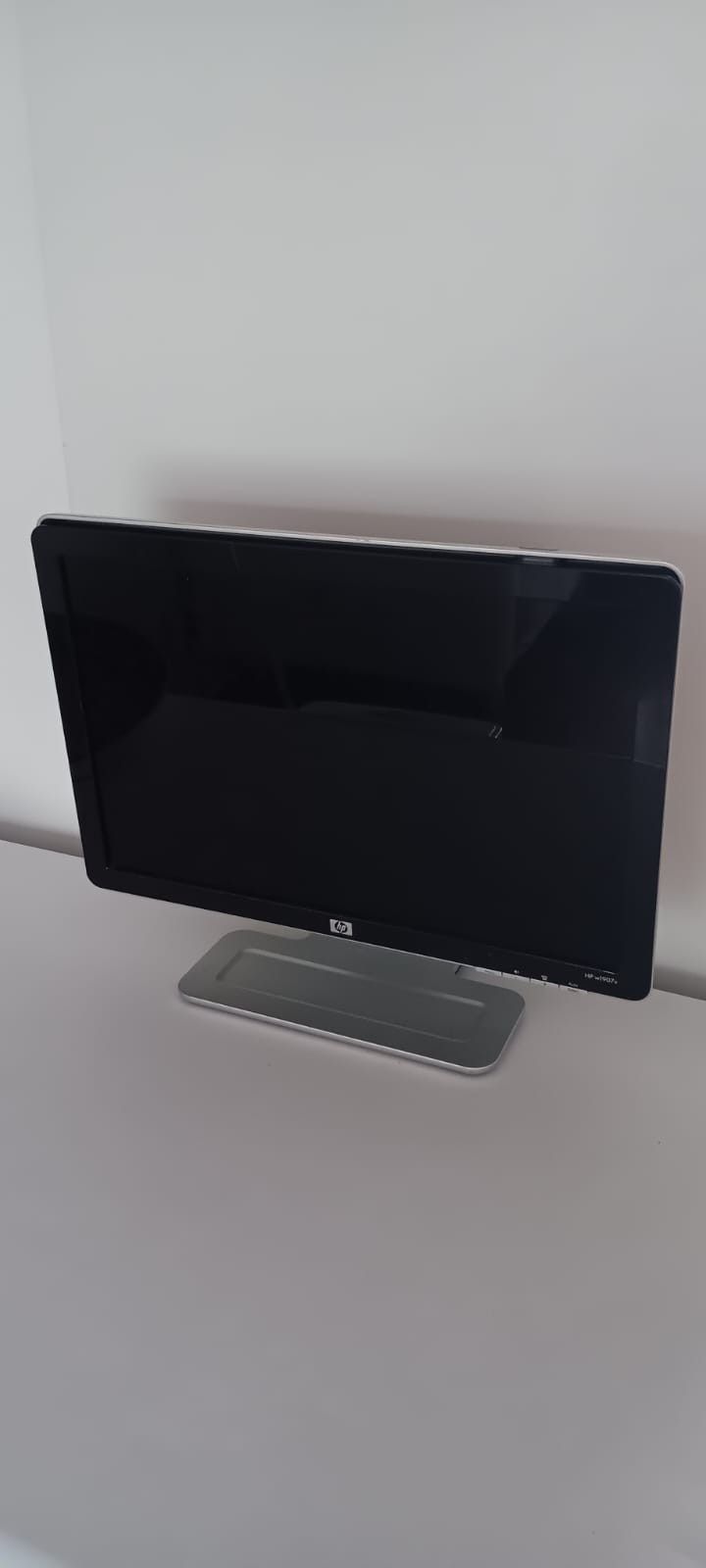 19" HP LCD värimonitori