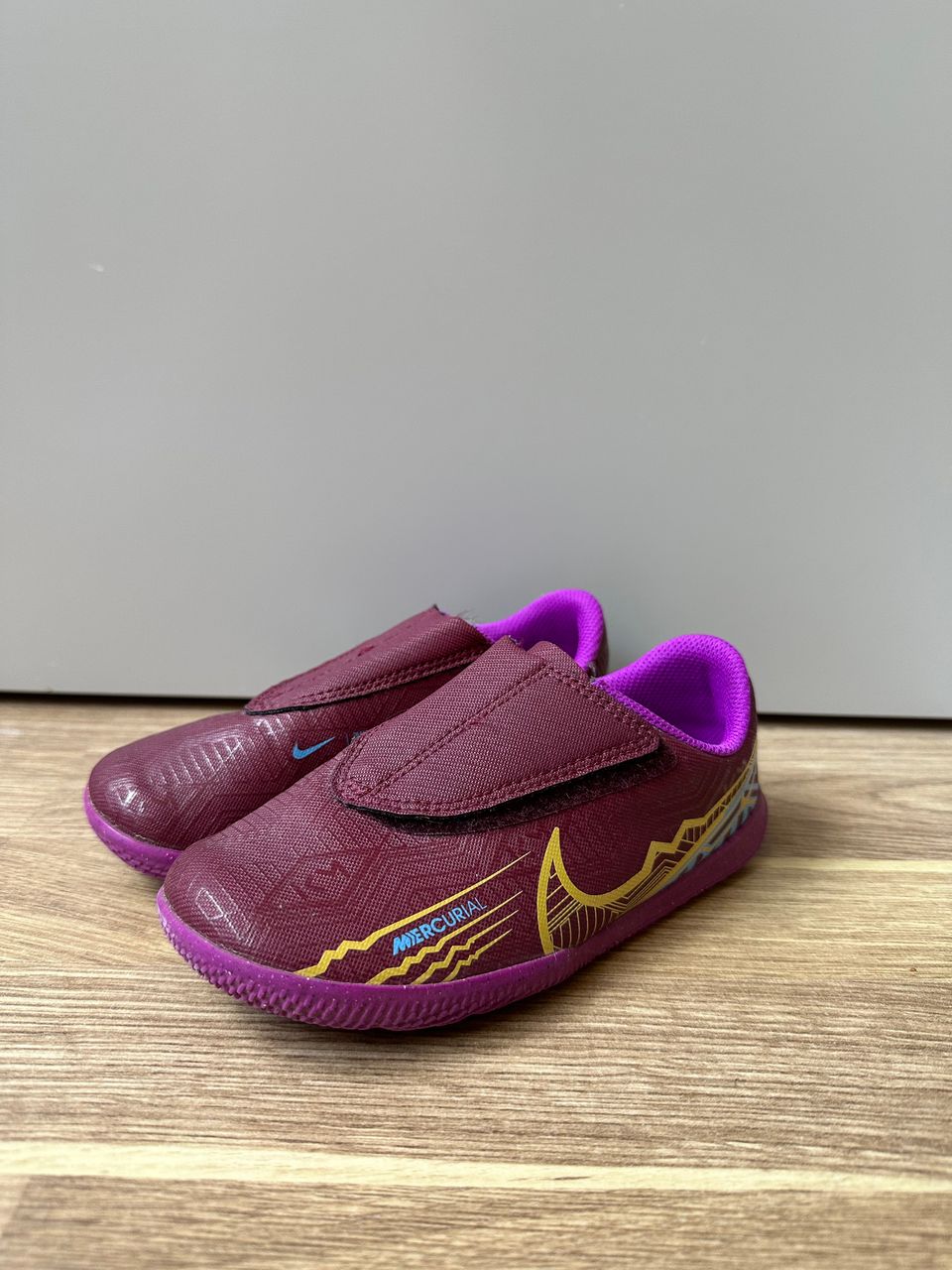 Nike jalkapallokengät 29,5