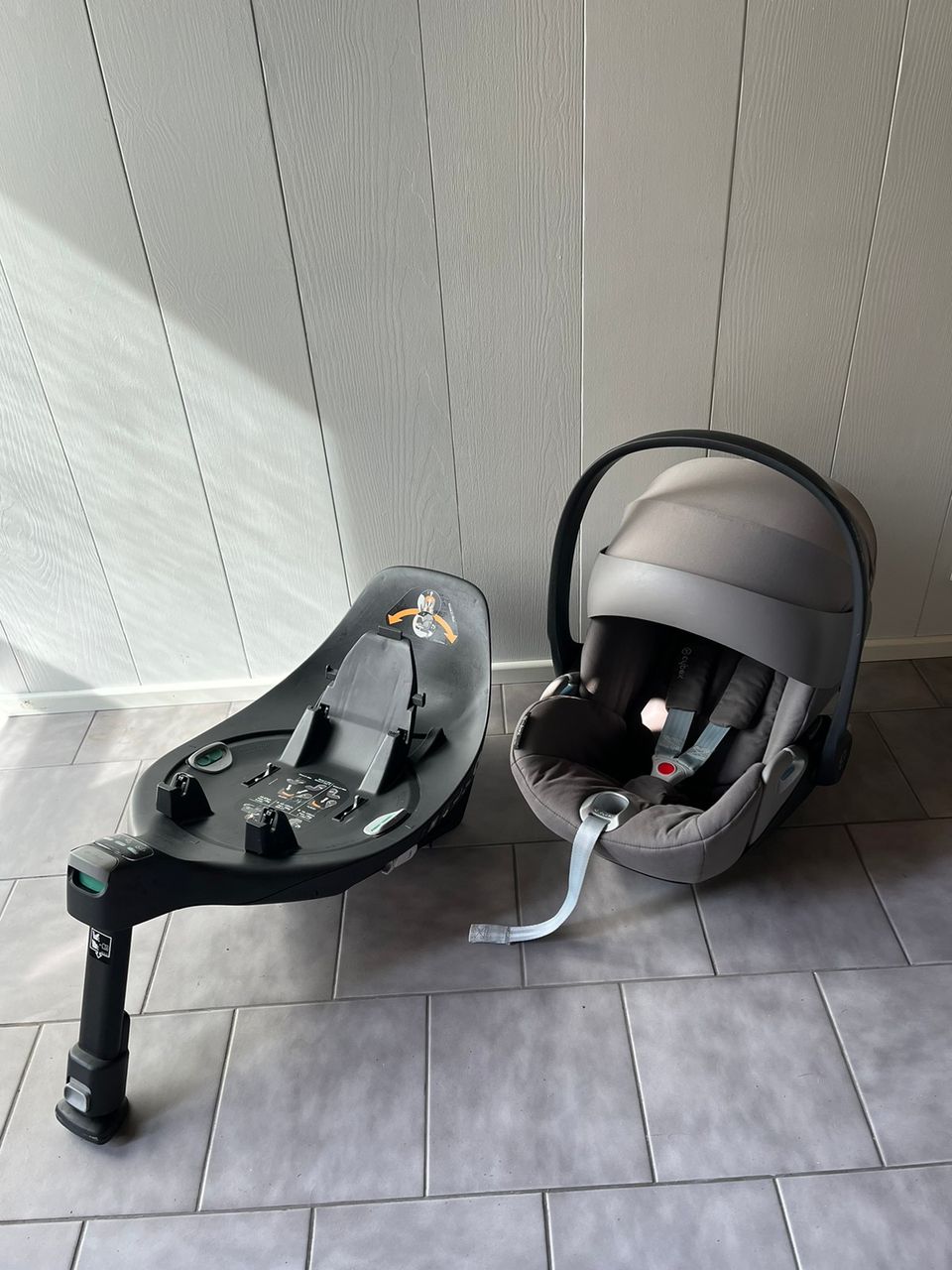 Cybex Cloud Z i-size turvakaukalo & Cybex Base Z -telakka