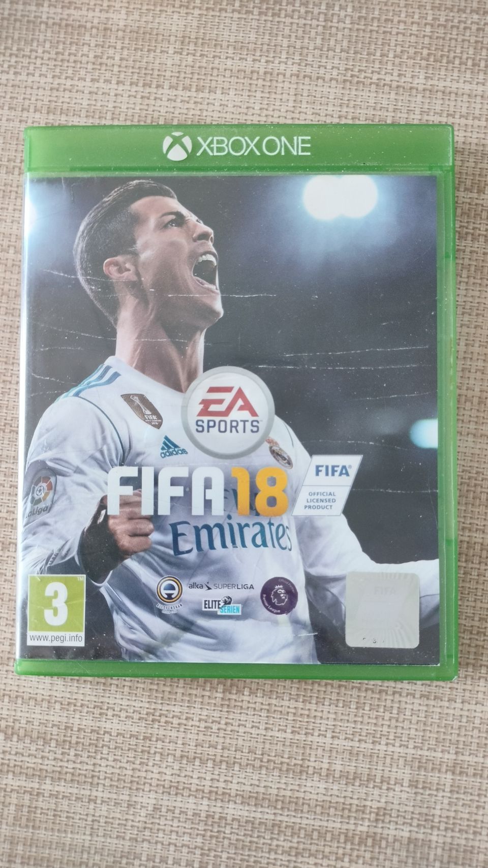 Xbox one FIFA 18 peli