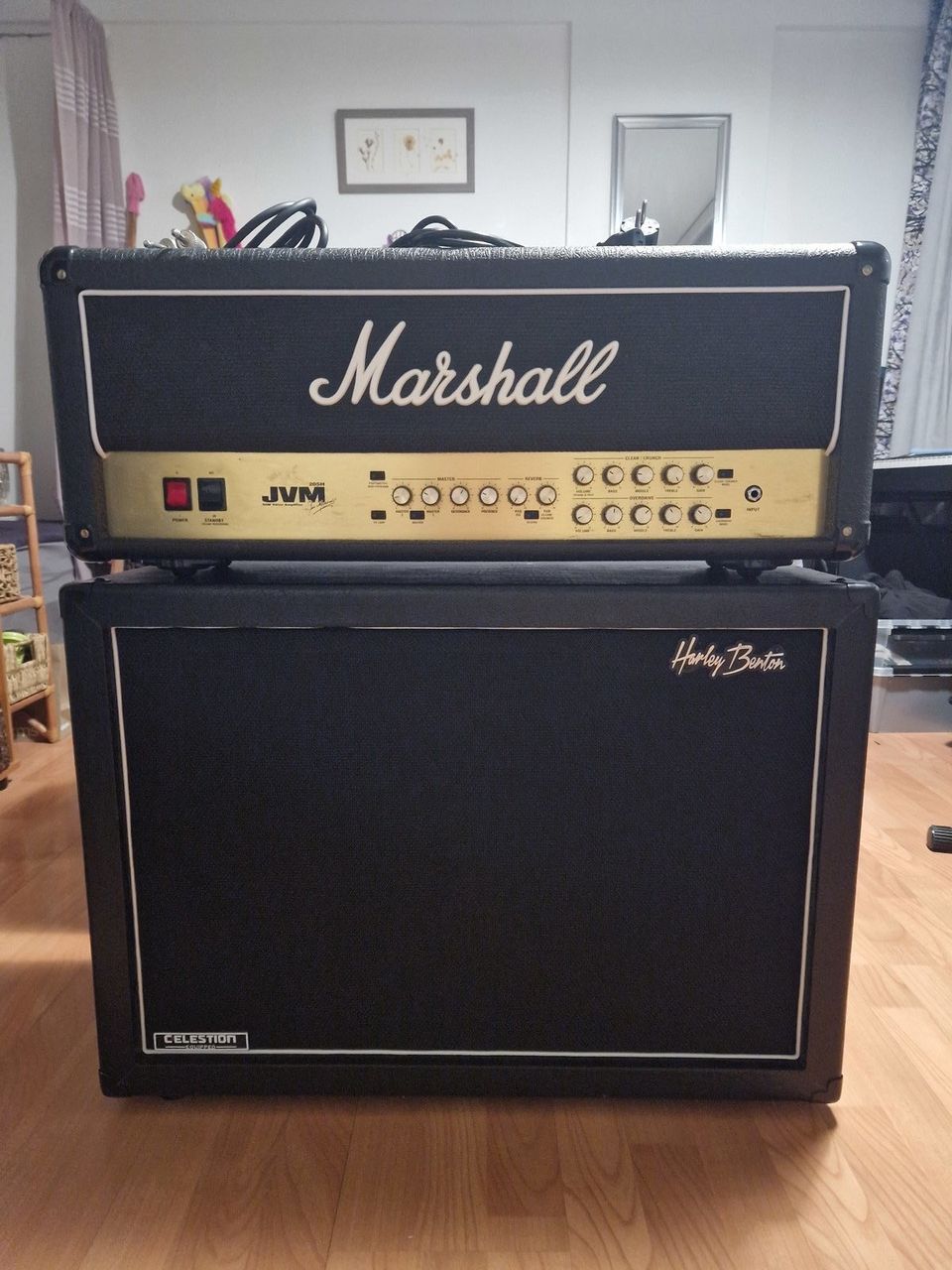 Marshall JVM 205H + jalkakytkin + suojahuppu