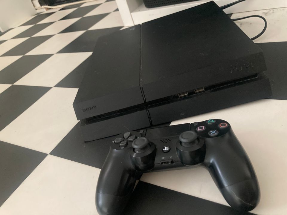 Playstation 4 myynnissä