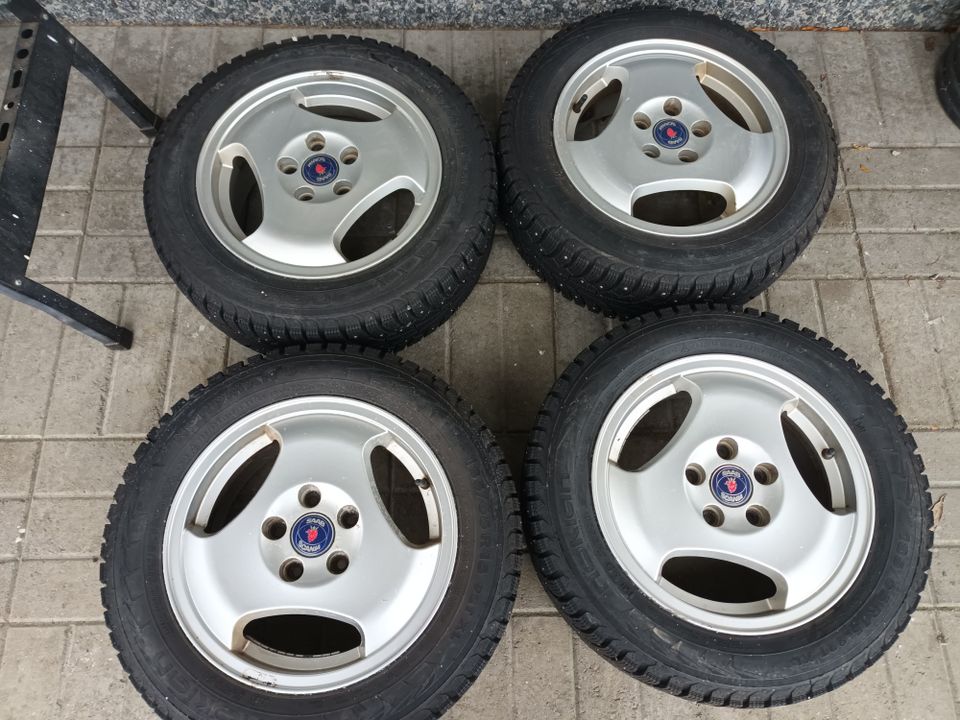 Nokian Nordman 5 nastarenkaat + Saab alumiinivanteet 15"