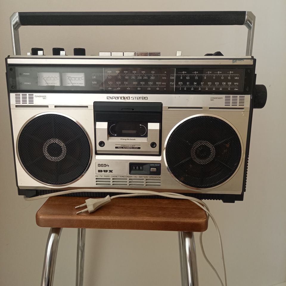 Retro radio