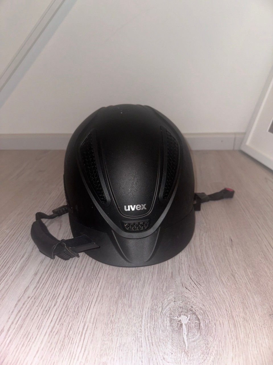 uvex kypärä 55-58cm