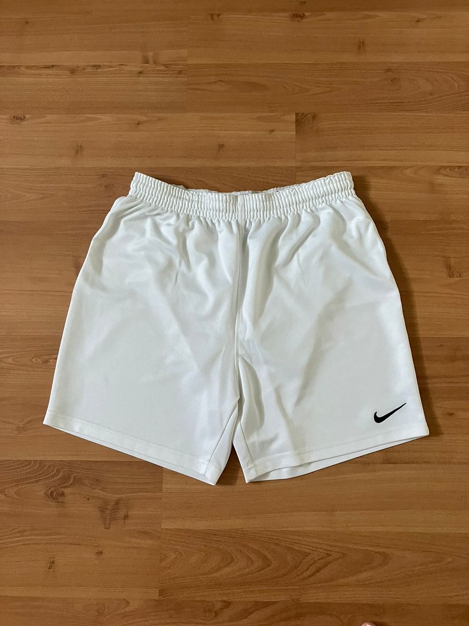 Nike valkoiset salibandyshortsit, koko M