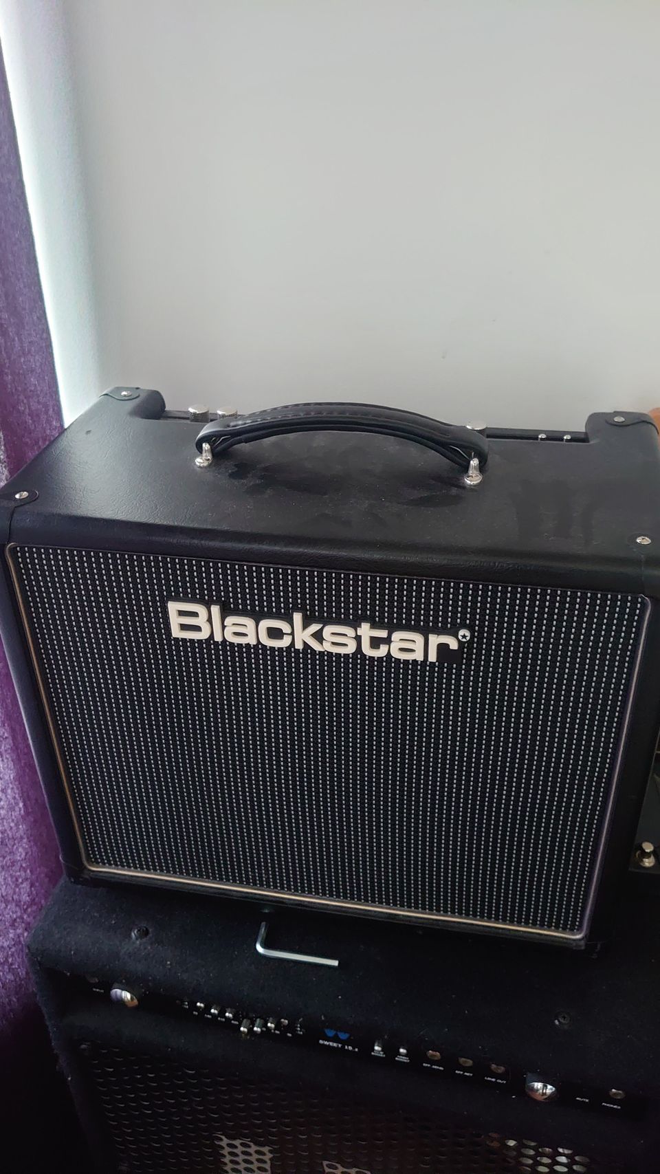 Blackstar ht-5 mk1 kitaracombo ja warvick sweet 15.2 bassocombo