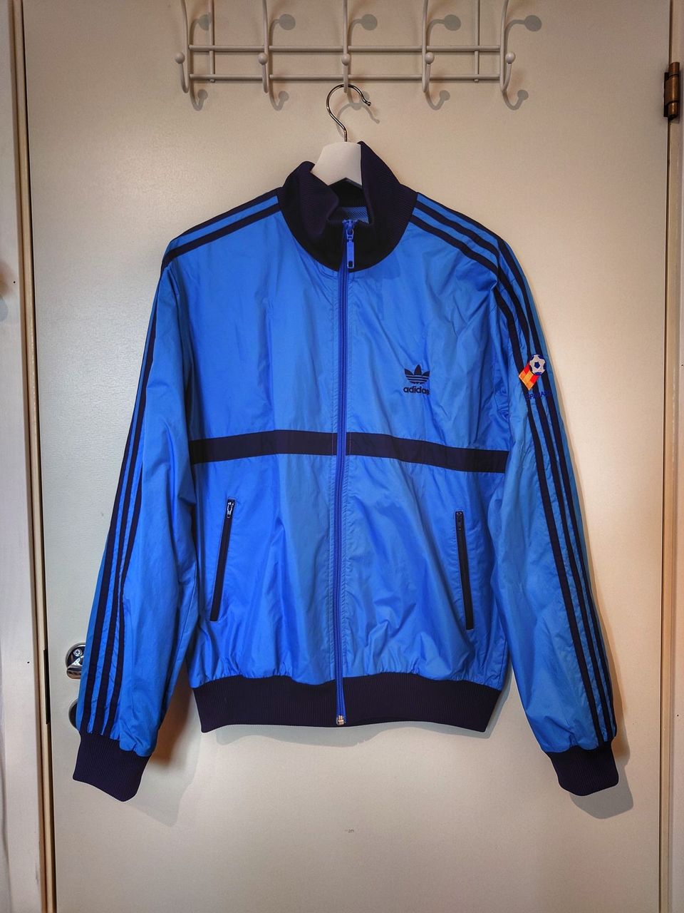 Adidas retrotuulitakki