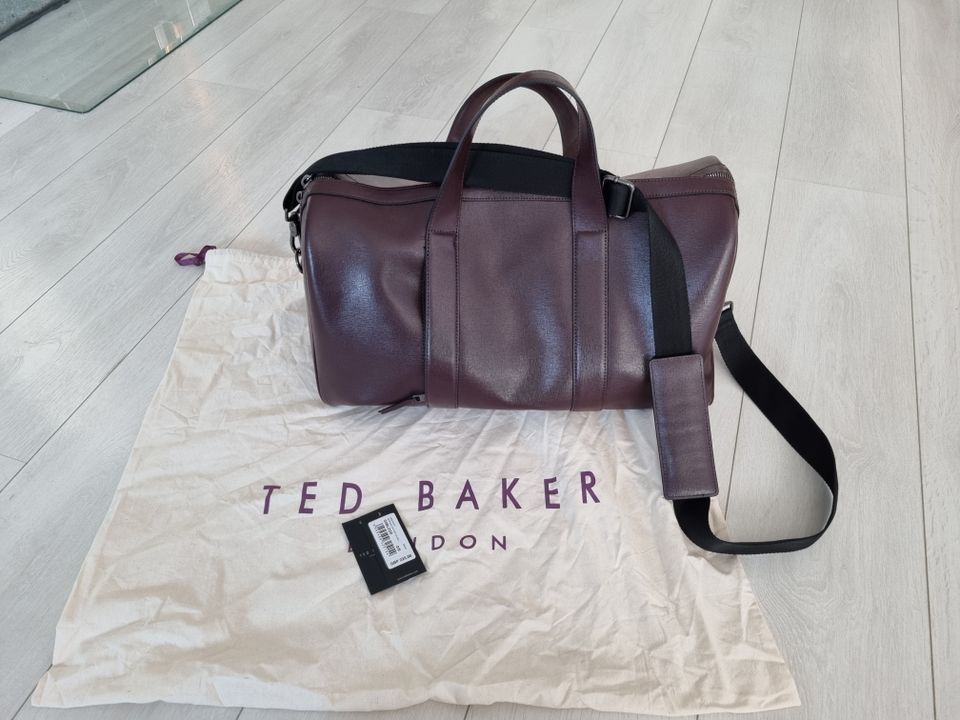 Ted Baker nahkalaukku