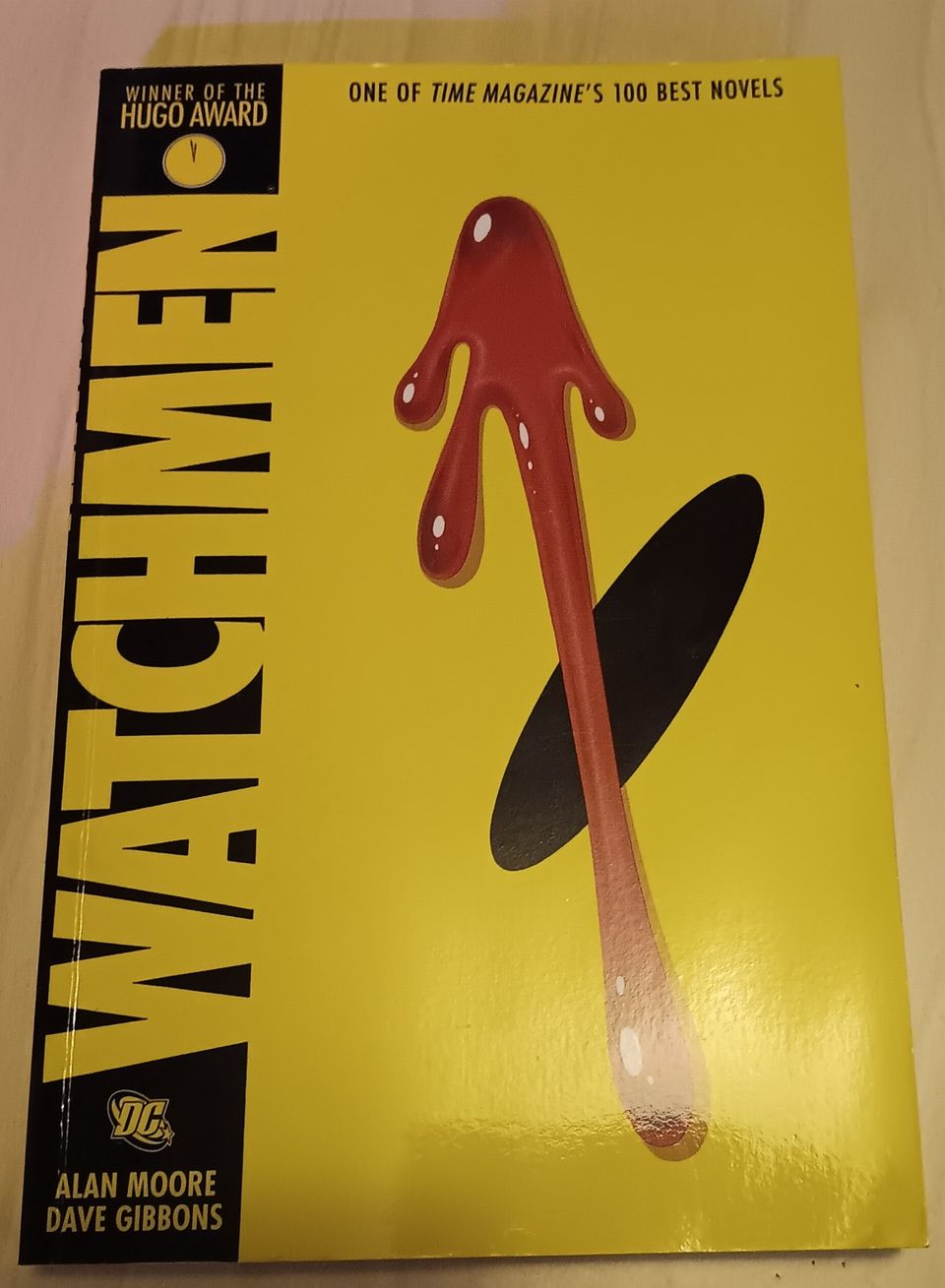 Watchmen by Alan Moore (Pehmeäkantinen / Paperback) (Englanninkielinen/English)