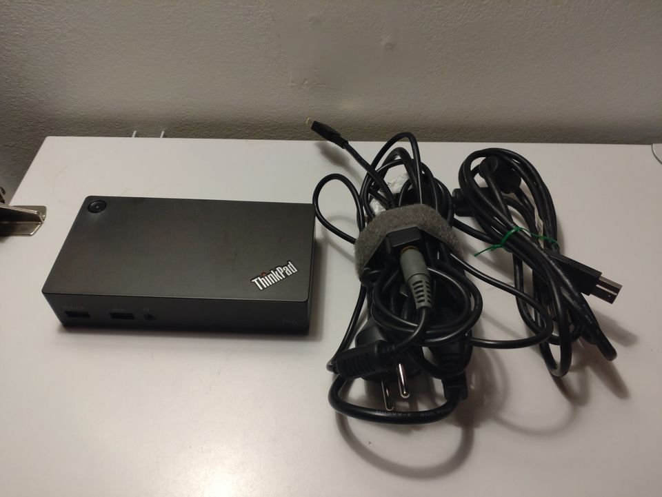 Lenovo Thinkpad USB 3.0 Pro dock telakka