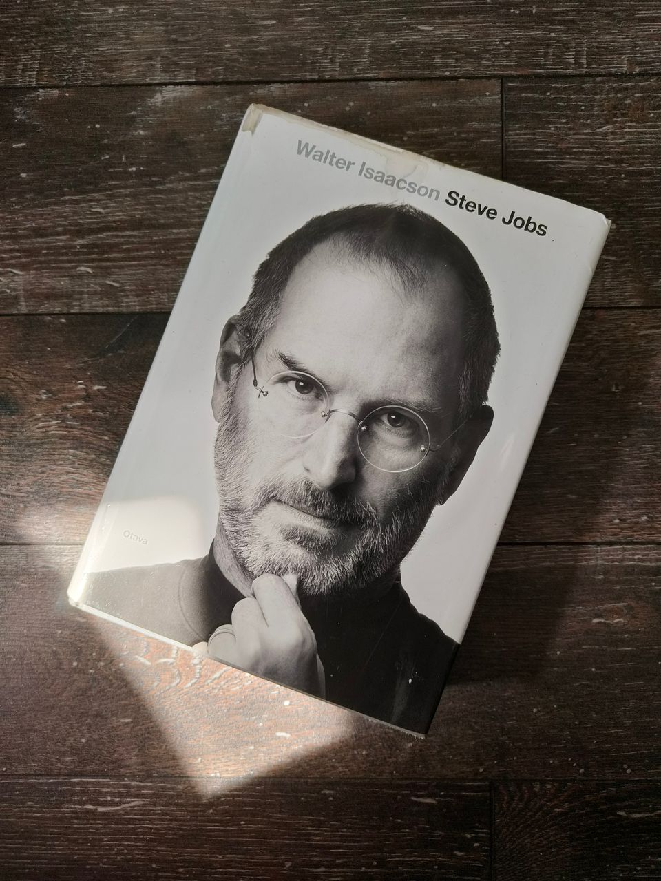 Steve Jobs -elämänkerta kovakantinen