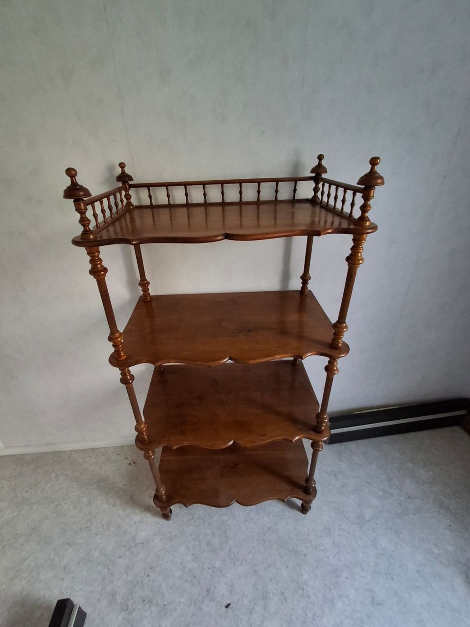 Etagere hylly