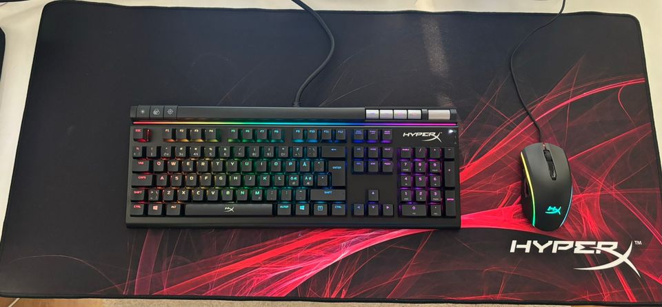 HyperX Alloy Elite RGB Näppäimistö, HyperX Pulsefire Surge RGB Hiiri, Hiirimatto