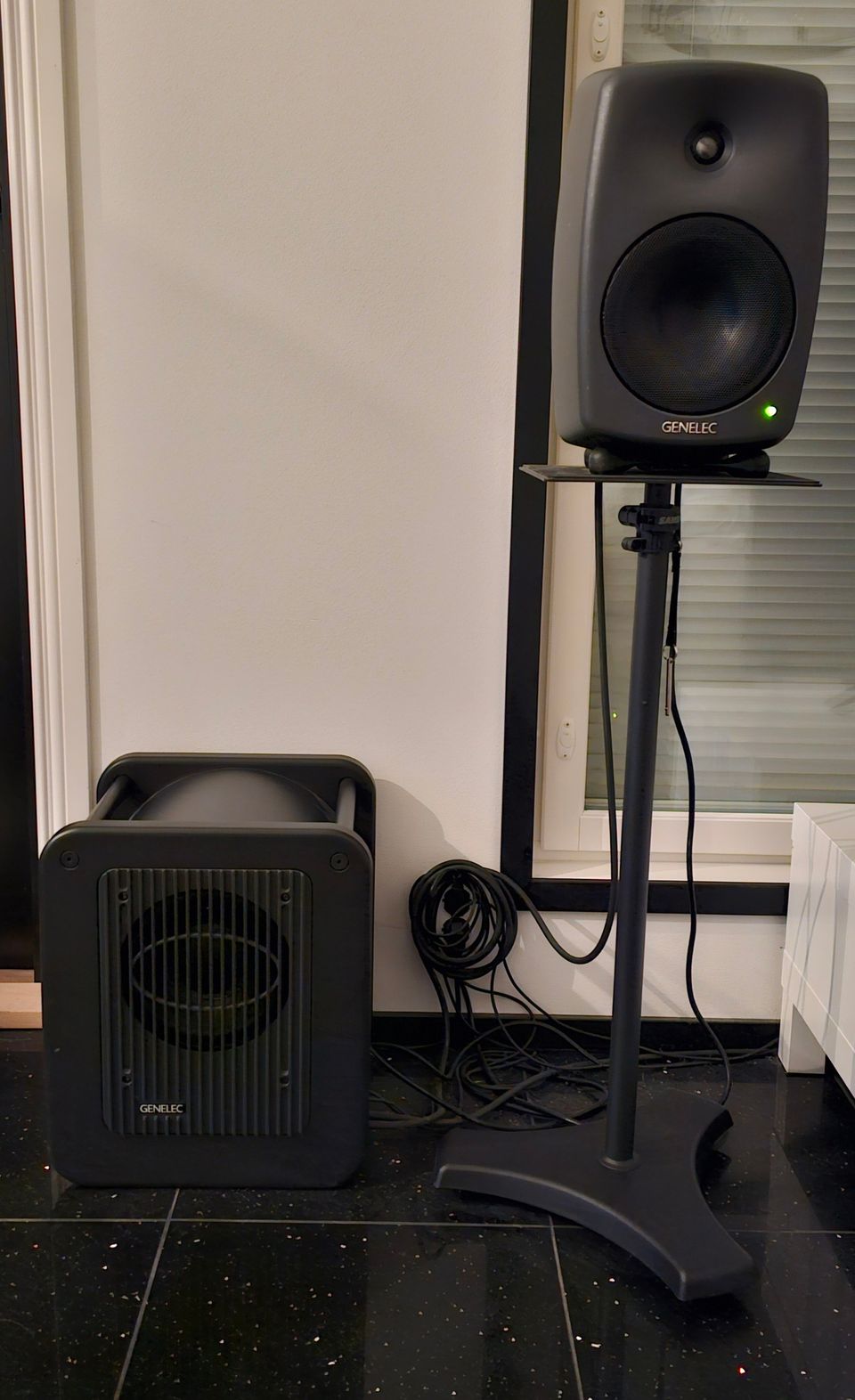 Genelec 8040B 2-tiekaiutinpari + Yamaha WXC-50