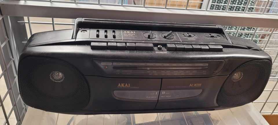 Vintage AKAI AJ-W255 boombox tupladekki ja radio