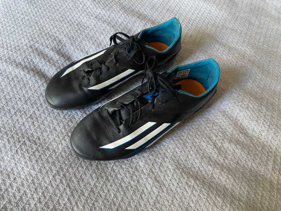 Adidas Adizero F50 38 mustat