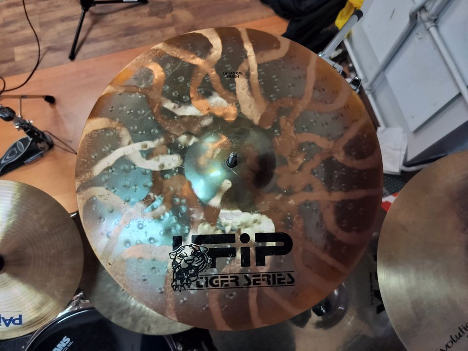 Ufip Tiger Series 16" crash