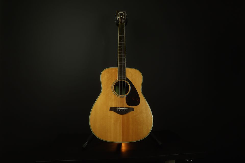 Yamaha FG830 NT Akustinen kitara (Kuin uusi)