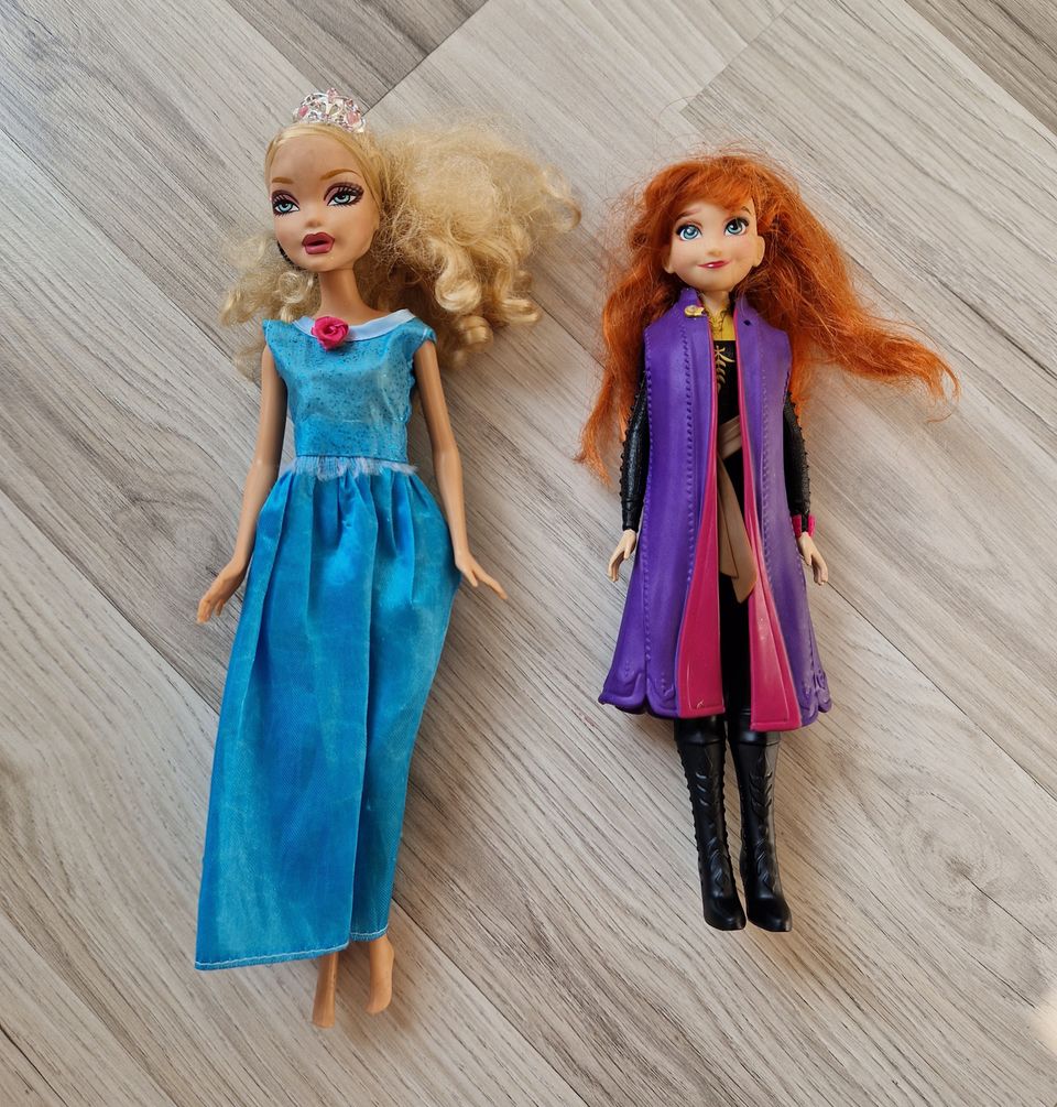 Frozen Anna nukke ja barbie