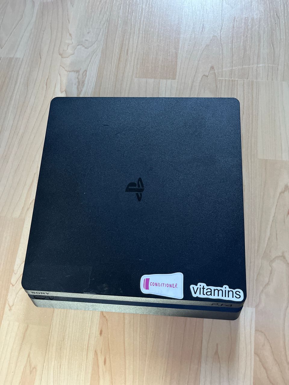 Ps 4 Slim + 1 Ohjain