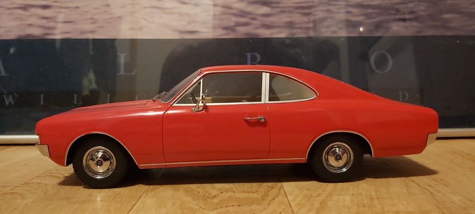 Minichamps 1:18 Opel Rekord C Coupe