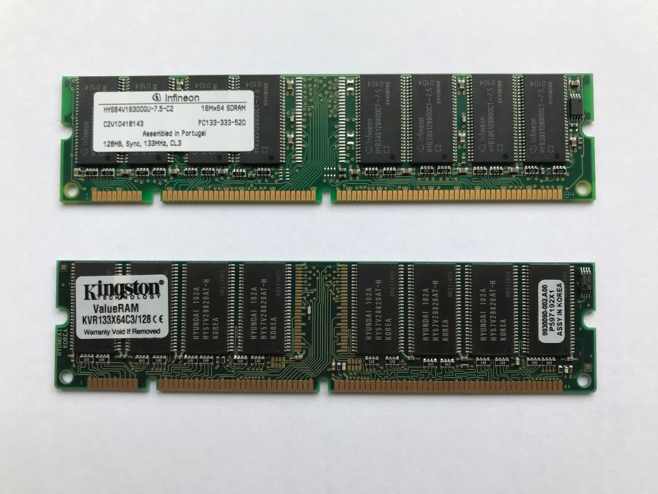 Retromuistia 2 kpl SDRAM 128MB 133MHz