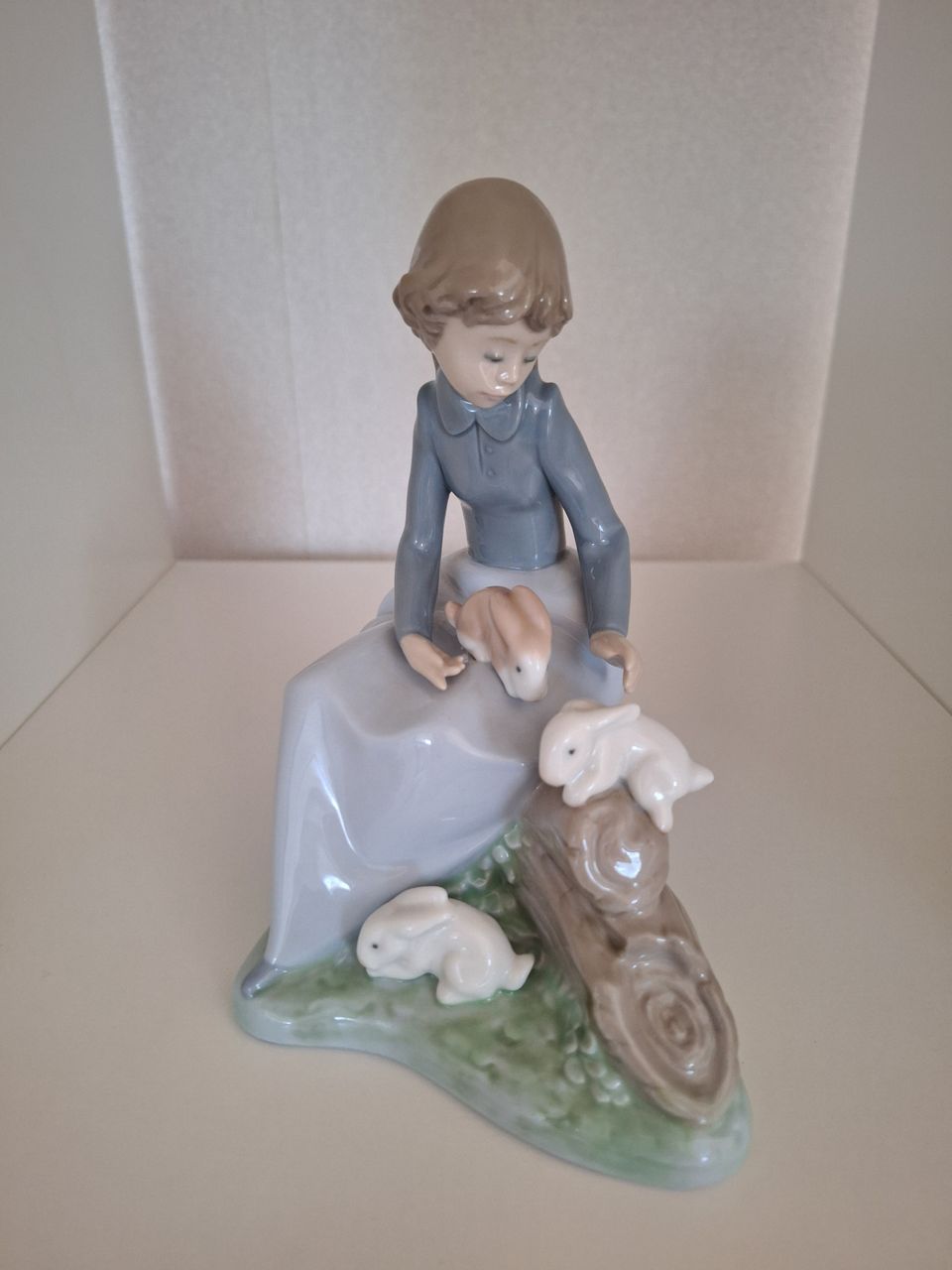 Vintage Nao Lladro Tyttö ja pupuja figuuri