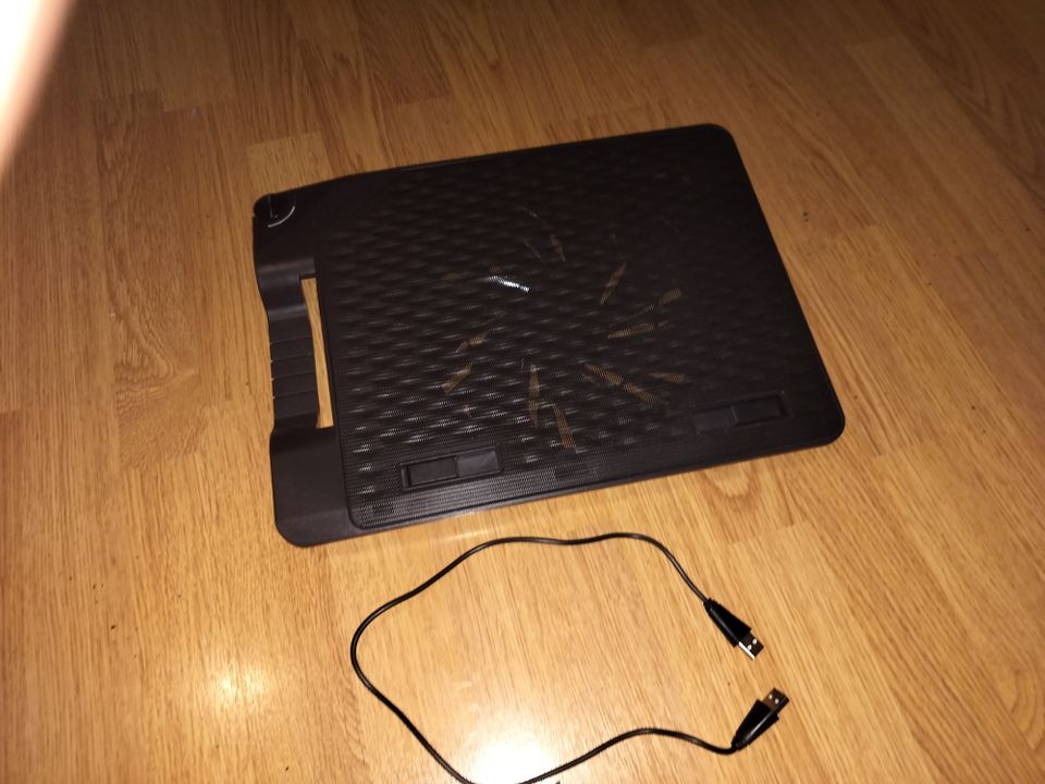 Cooler Master Ergostand III Laptop cooling pad- jäähdytysalusts