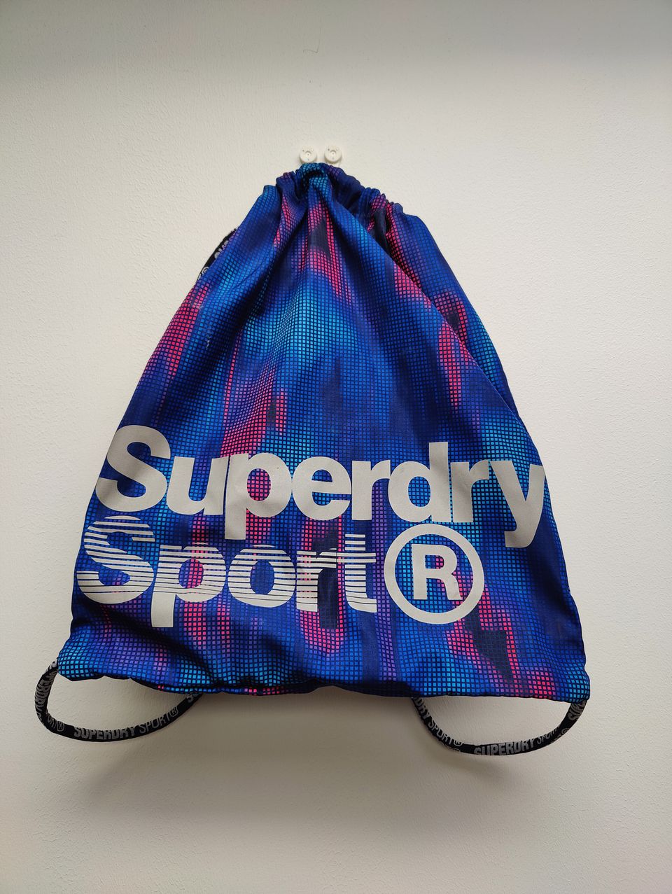 Superdry urheilukassi