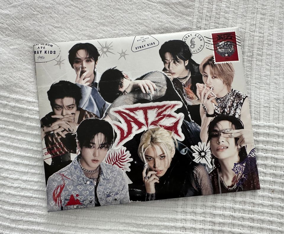 Stray Kids Ate album letter versio