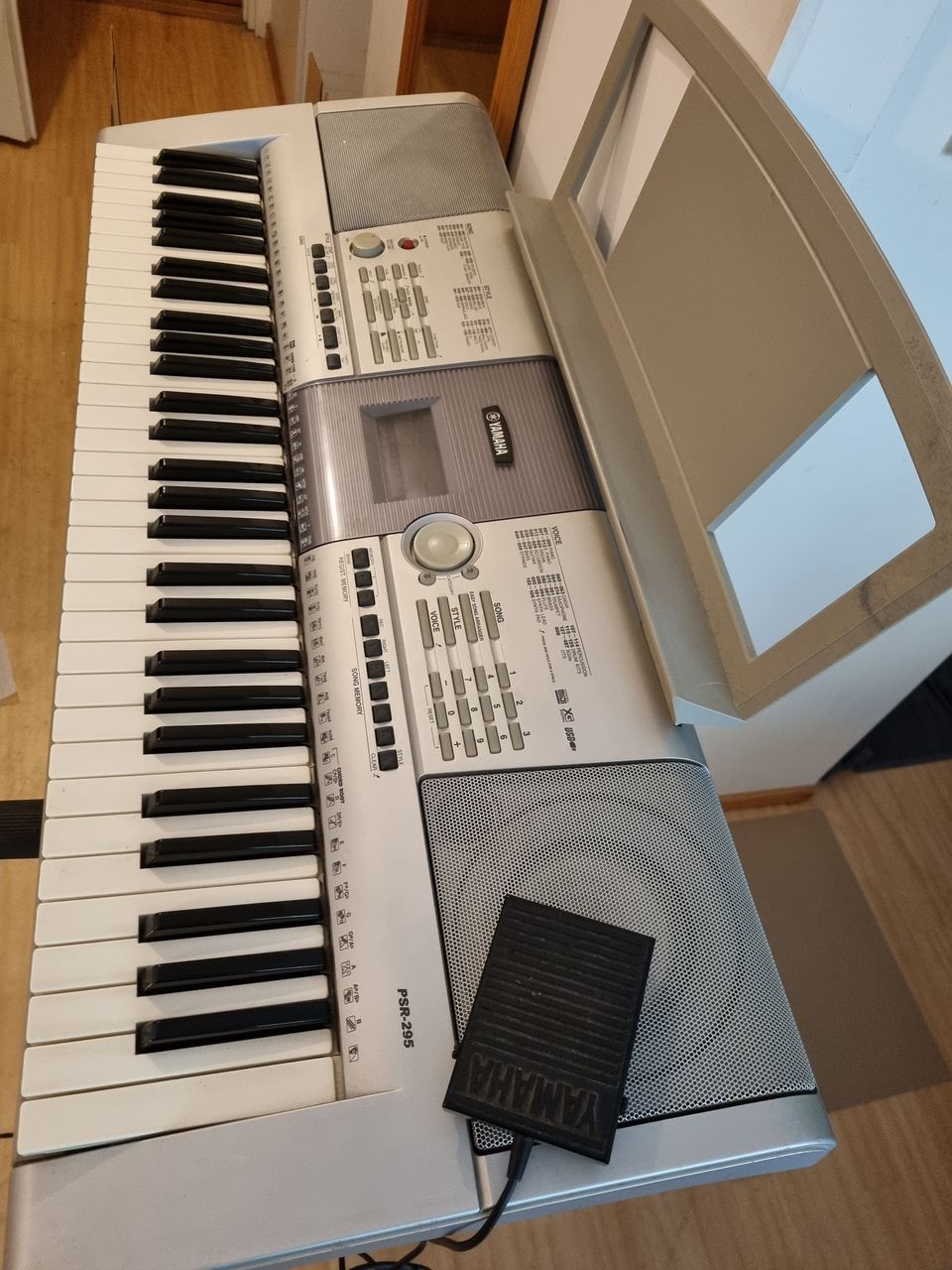 Yamaha psr 295 + pedaali