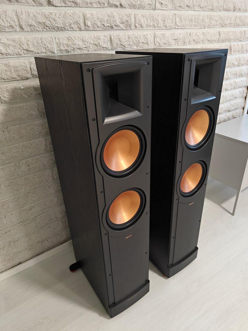 Klipsch RF-82 II lattiakaiutin pari