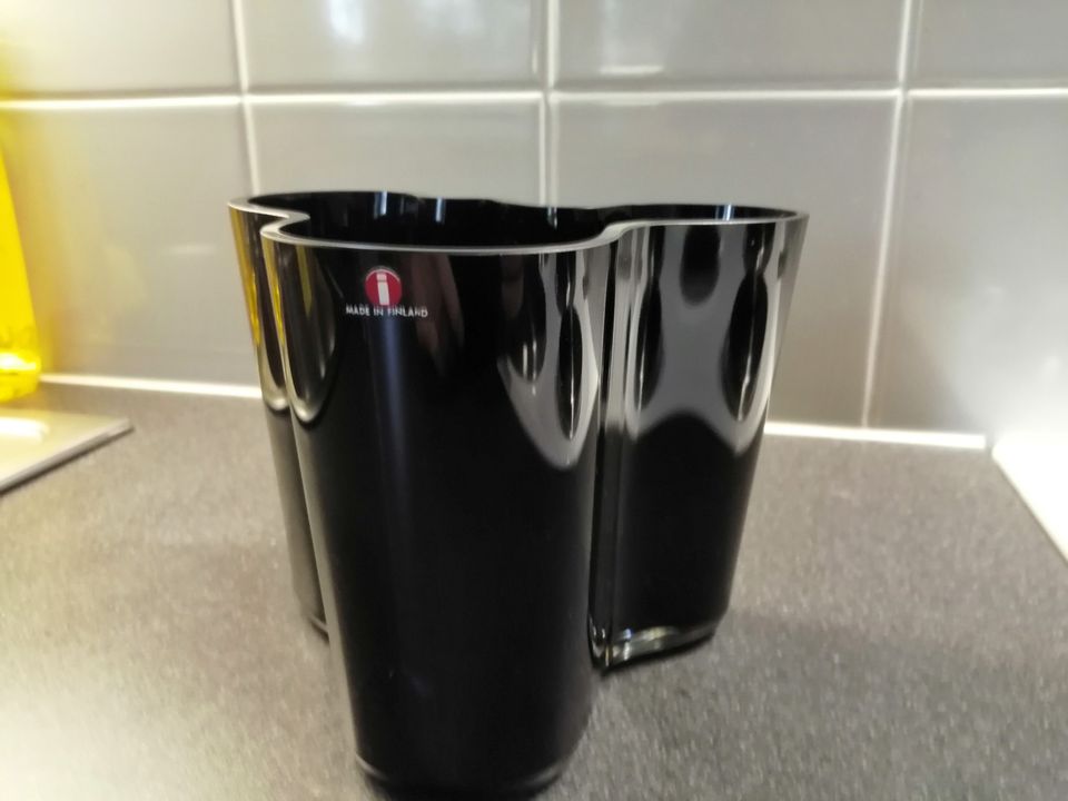 Iittala Aalto Maljakko 120mm, Musta