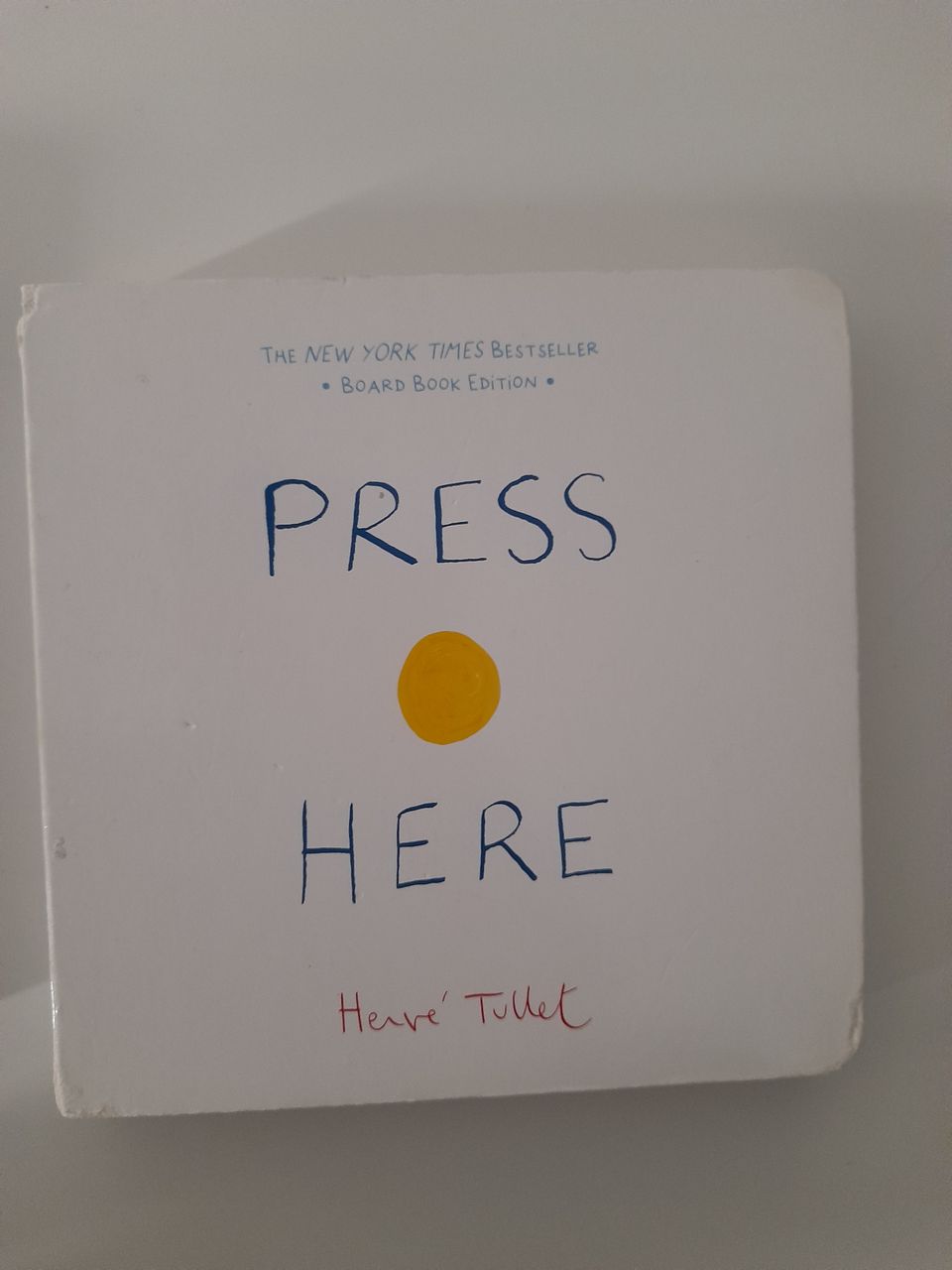 Press Here by Hervé Tullet, englanniksi