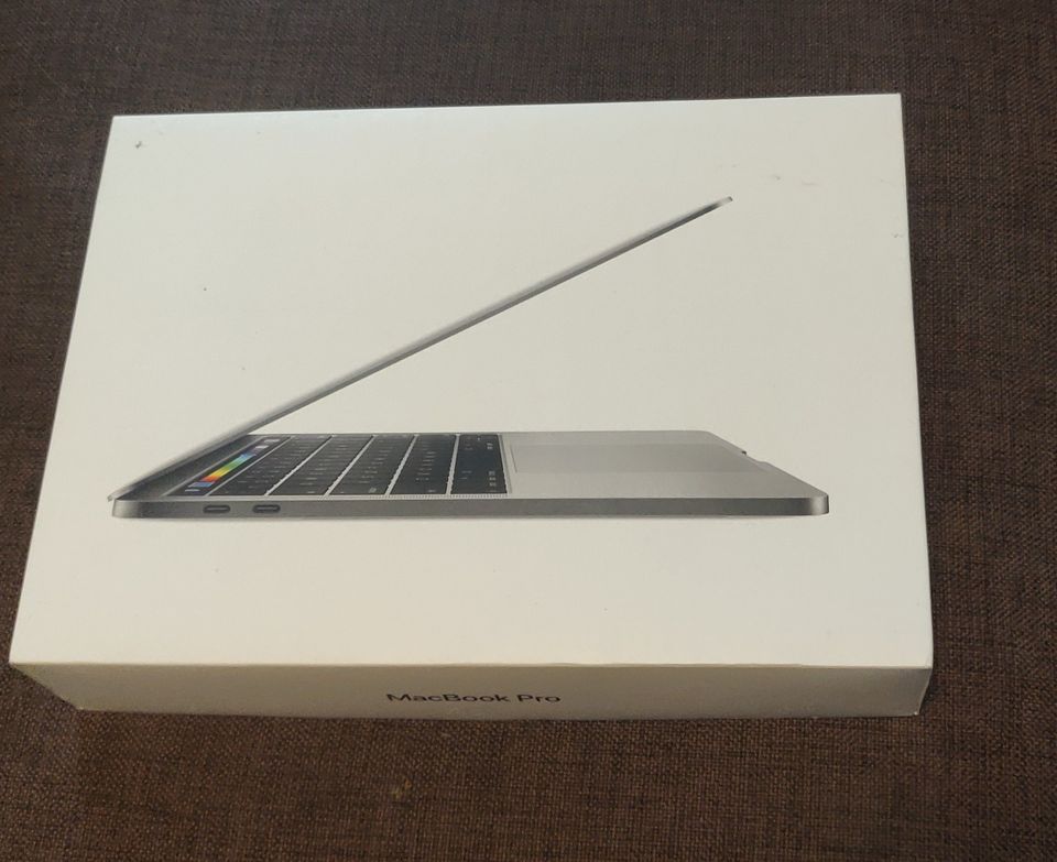 MacBook Pro 2016 i5 16GB 256GB touch bar