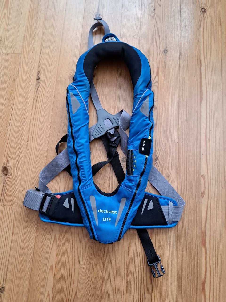 Paukkuliivi, Decvest lite 170 lifejacket