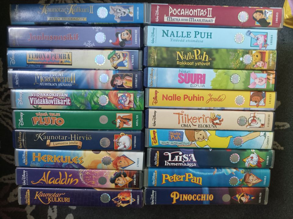 40 kpl Disney VHS-kasetteja