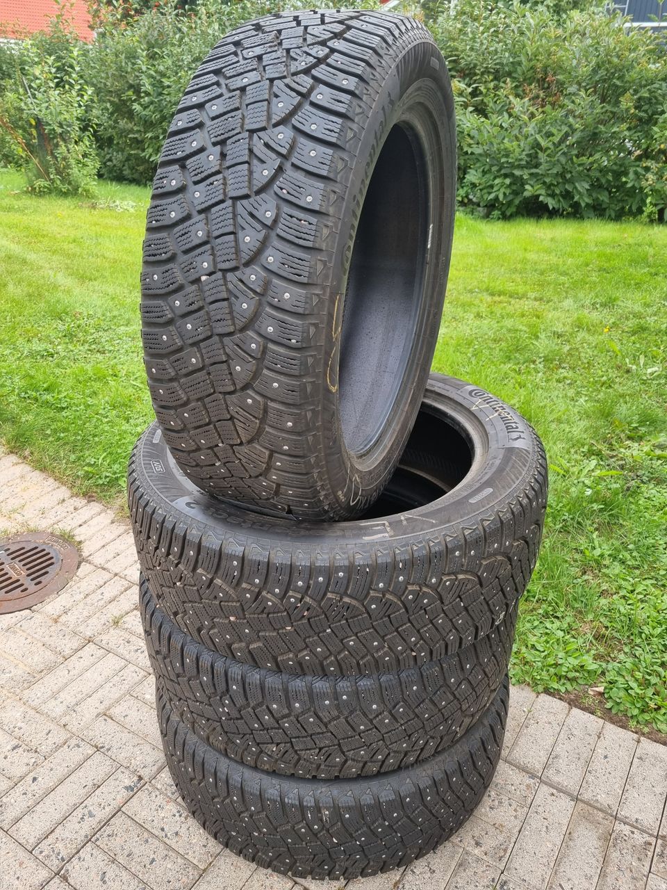 SUV Continental IceConract 225/55r18 nastarenkaat