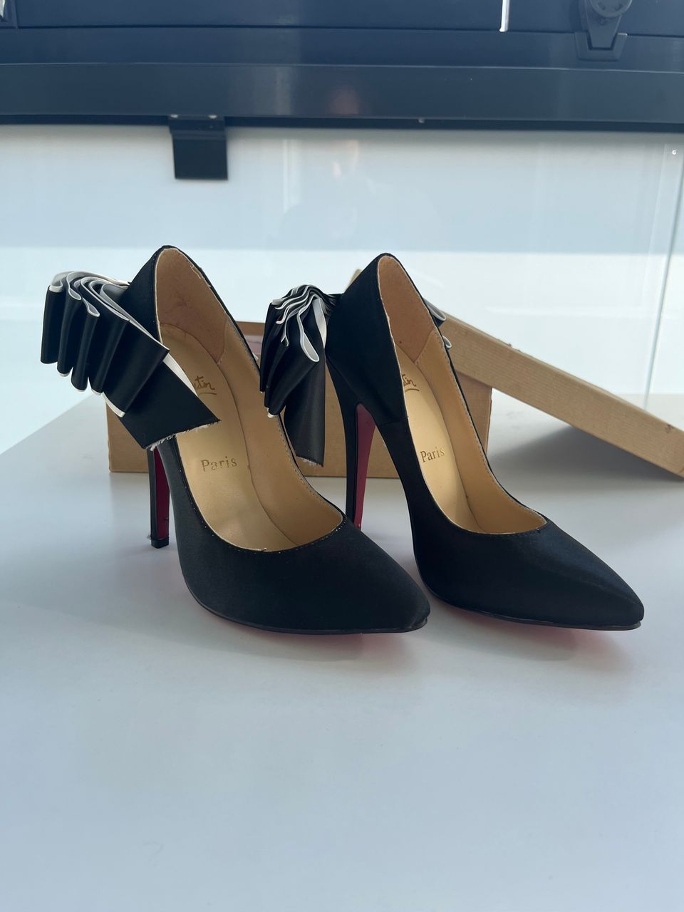 Christian Louboutin rusetti kengät